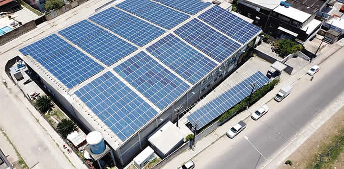 Instalação fotovoltaica em empreendimento comercial